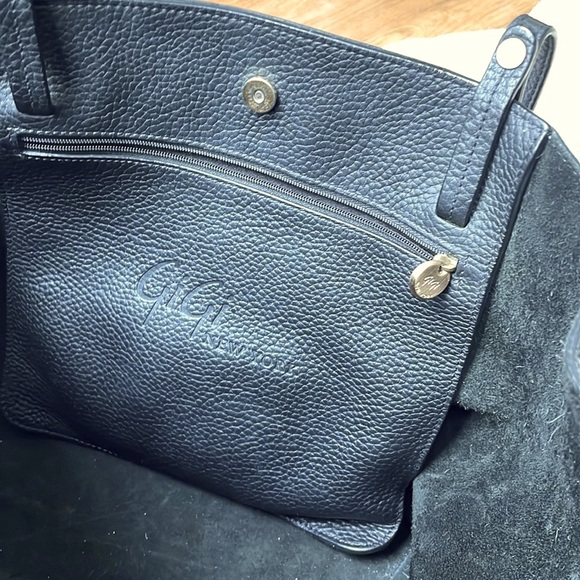 Classic black GiGi New York Tori Leather Travel Tote - Picture 3 of 6